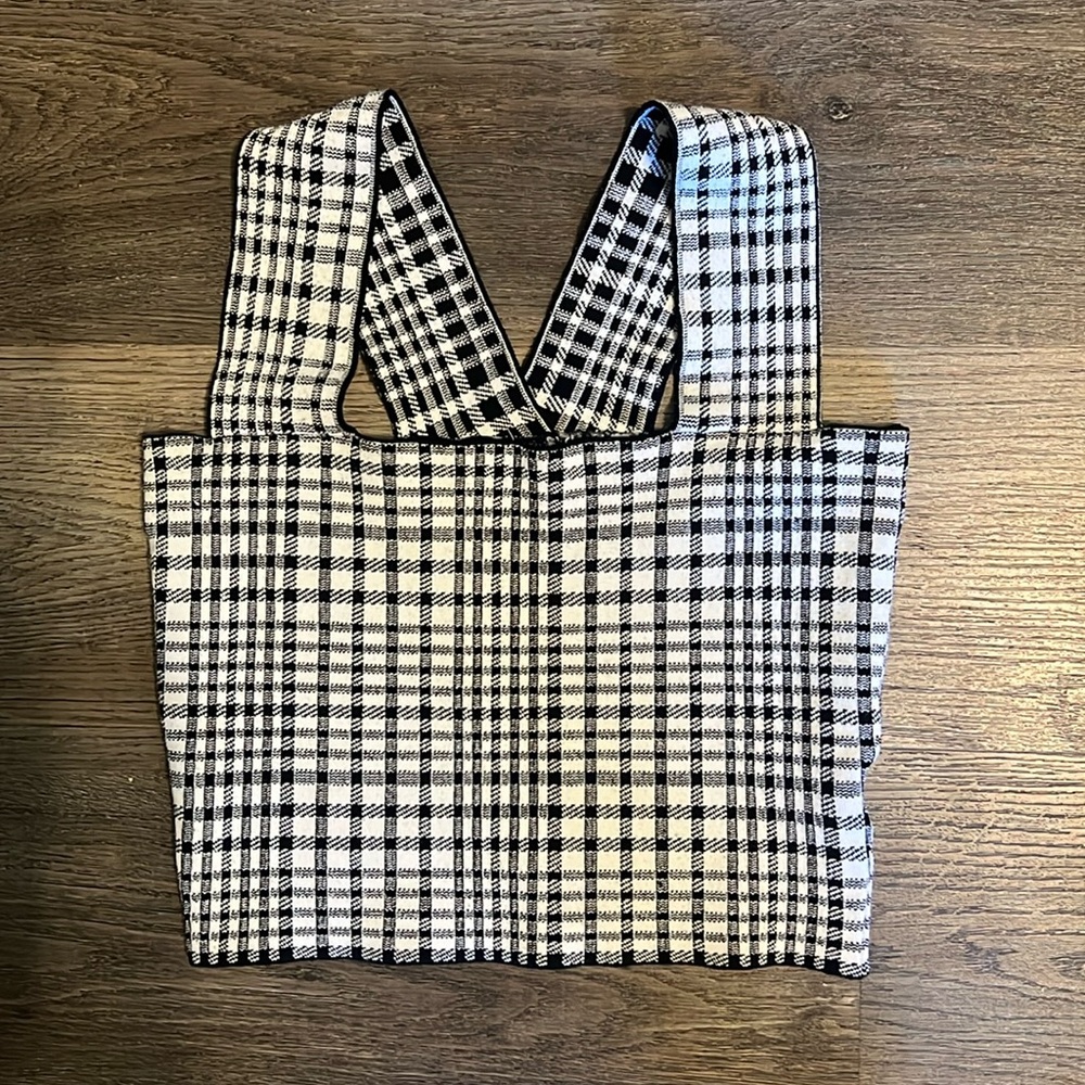 Listicle Women’s Black and White Checkered Crop Top Large